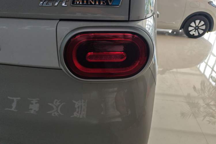 Used Wuling Hongguang MINIEV 2024 3rd Generation 215km Youth Edition Right Rear Taillight