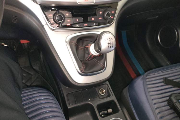 Used Haval M6 2019 1.5T Manual Two-Wheel Drive Urban Version China V Standard Gear Lever