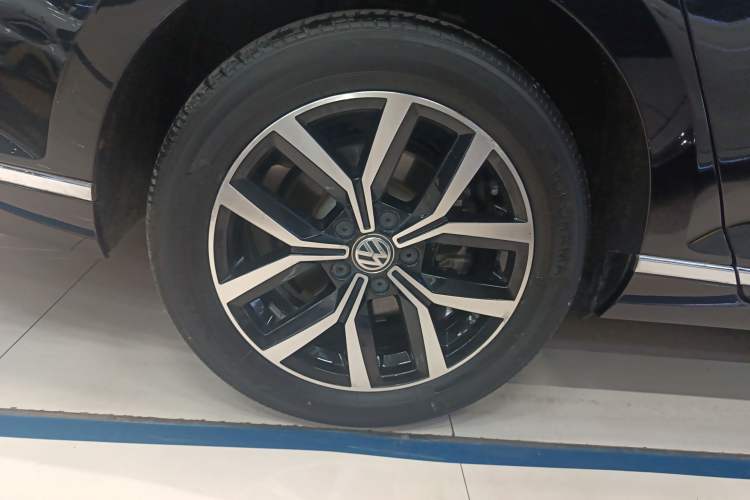 Used Volkswagen Magotan 2020 330TSI DSG Leading Model Right Rear Wheel Hub