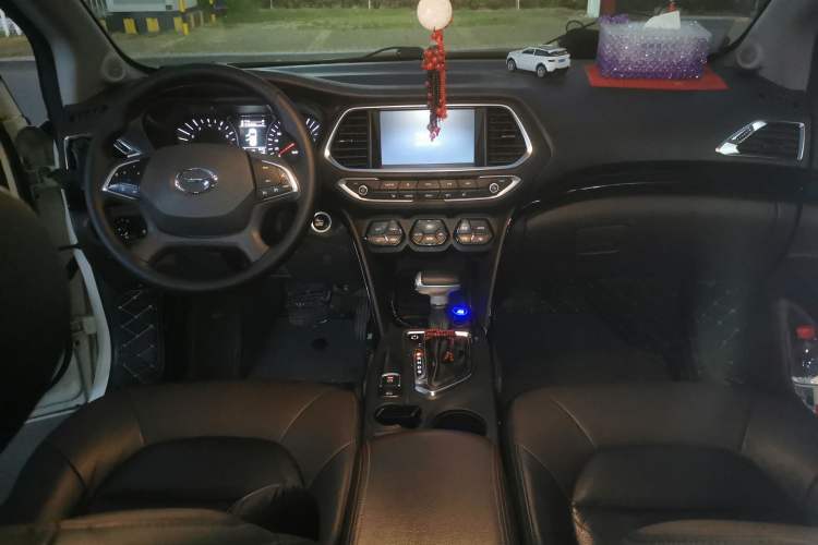 Used GAC Trumpchi GS4 2017 235T Automatic Two-Wheel Drive Luxury Smart Connectivity Version Center Console