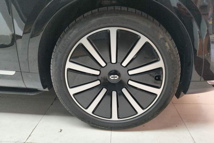 Used Hima AITO M9 2024 Range-Extended Ultra Version 42 kWh 6-Seater Model Right Front Wheel Hub