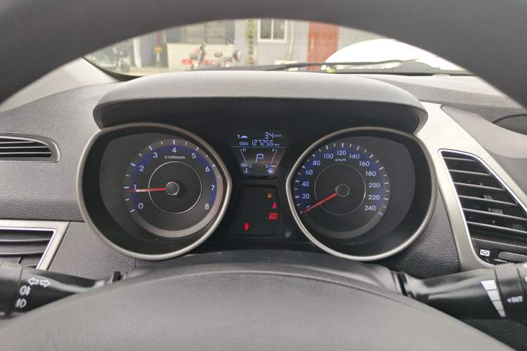 Used Hyundai Elantra (5th Generation / Langdong) 2016 1.6L Automatic Smart Version
