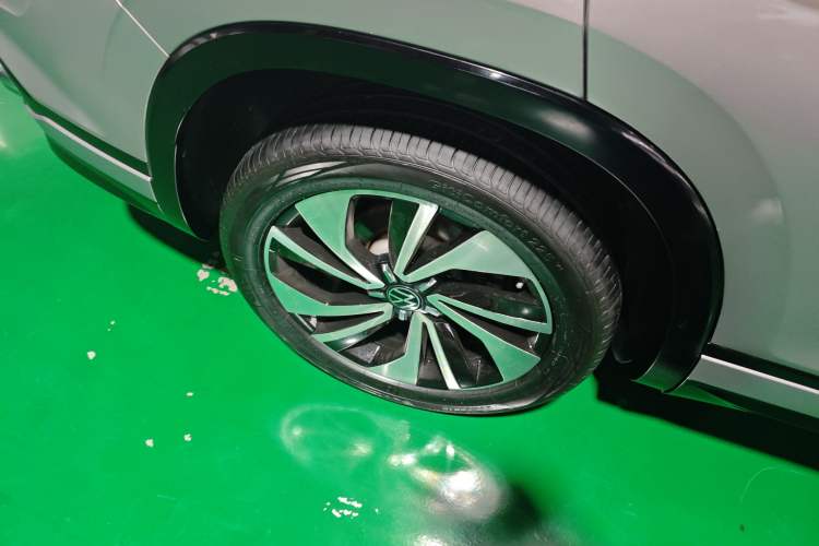 Used Volkswagen Tayron X 2020 330TSI Two-Wheel Drive Luxury Smart Connectivity Version Right Rear Wheel Hub