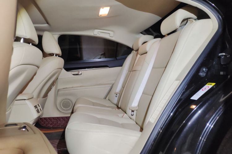 Used Lexus ES 2013 300h Elite Edition