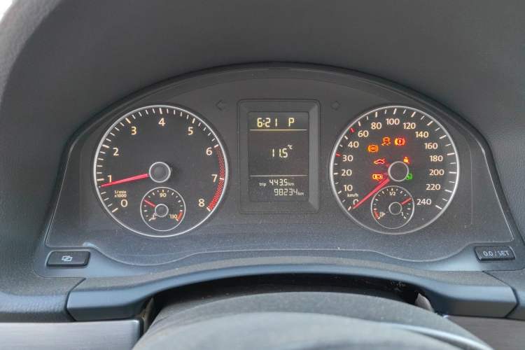 Used Volkswagen Sagitar 2011 1.6L Automatic Comfort Edition Instrument Cluster