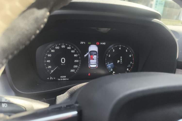 Used Volvo XC40 2021 T4 4x4 SmartDrive Fashion Edition Instrument Cluster