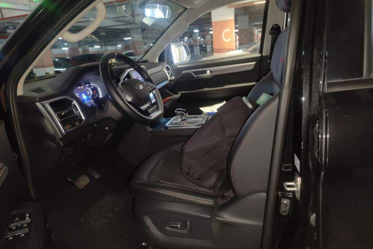 Used JAC Group Hantoo 2023 2.0T Automatic Diesel Two-Wheel-Drive Elite Model with Standard Dual Features