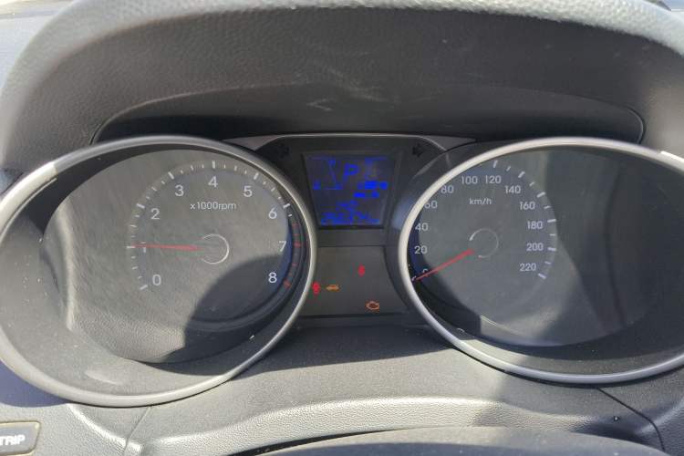 Used Hyundai ix35 2013 2.0L Automatic Two-Wheel Drive Smart GLS China IV Standard Odometer Close Up