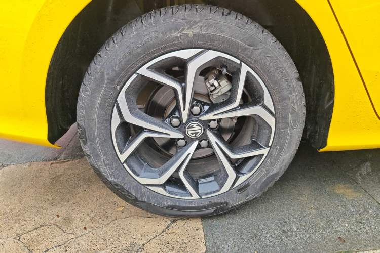 Used MG 5 2021 180 DVVT CVT Youth Luxury Edition
