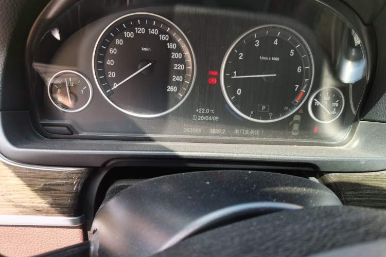 Used BMW 5 Series 2014 525Li Luxury Design Package
