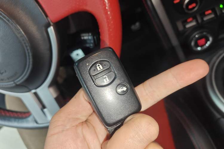 Used Toyota 86 2013 2.0L Manual Luxury Version
