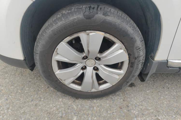 Used Peugeot 2008 2014 1.6L Automatic Excellence Edition Left Front Wheel Hub