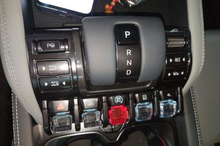 Used Formula Leopard 5 2023 Navigator Edition Gear Lever