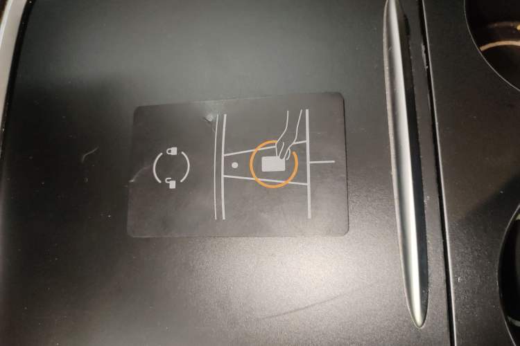 Used Tesla Model Y 2021 Long-Range All-Wheel-Drive Version
