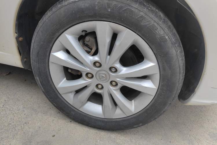 Used CHANGAN Eado 2014 1.6L Manual Luxury Model Right Front Wheel Hub