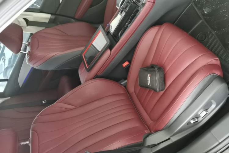 Used Hongqi H5 2025 2.0T Automatic Flag Edition – 500 000 Units Commemorative Version