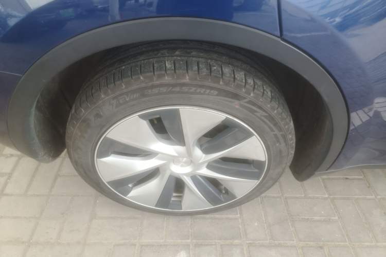 Used Tesla Model Y 2021 Long-Range All-Wheel-Drive Version 3D7
