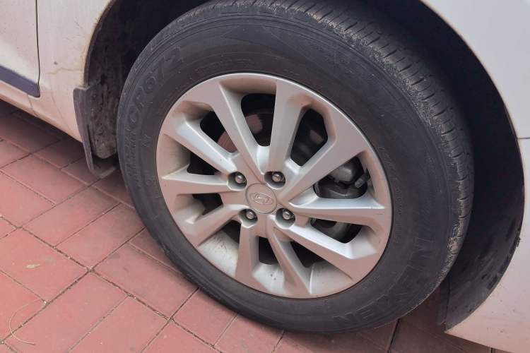 Used Hyundai Verna (new generation) 2016 1.4L Manual Cool Edition GLS Right Front Wheel Hub