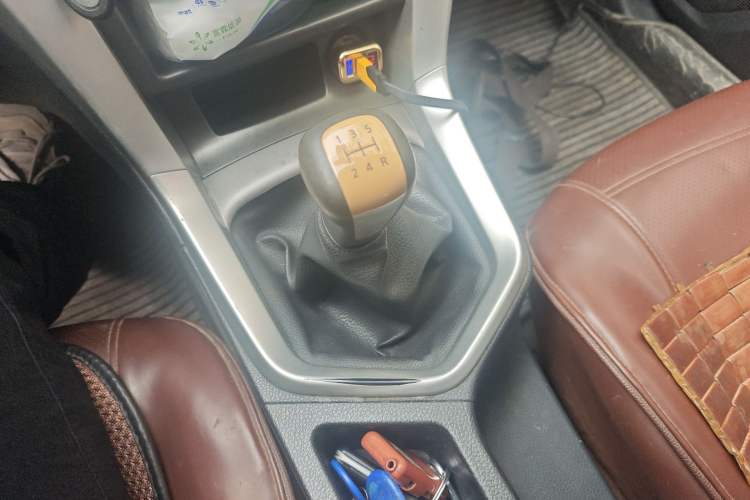 Used Venucia T70 2015 1.6L Manual Ruixing Edition Gear Lever