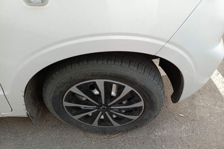 Used Wuling Hongguang V 2022 1.5L Jingqu Edition Electric-Assist LAR Right Front Wheel Hub