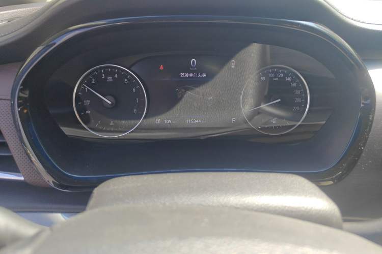 Used Buick GL8 2021 Land Cruiser Executive Class 652T Luxury Model Odometer Close Up