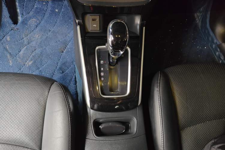 Used Nissan Sylphy 2019 1.6XV CVT Smart Connect Luxury Edition China VI Standard Gear Lever