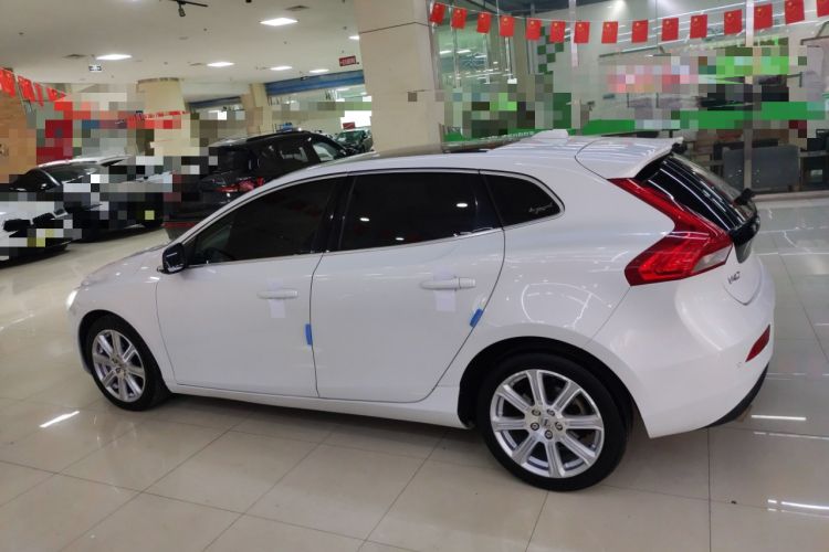 Used Volvo V40 2017 T4 Smart Luxury Edition