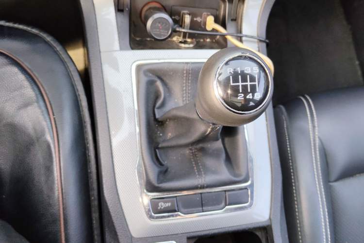 Used Roewe RX5 2016 20T Two-Wheel Drive Manual Transmission Internet Smart Edition Gear Lever