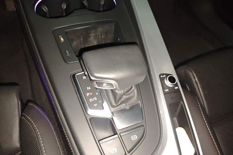 Used Audi A4L 2022 40 TFSI Luxury Dynamic Model
