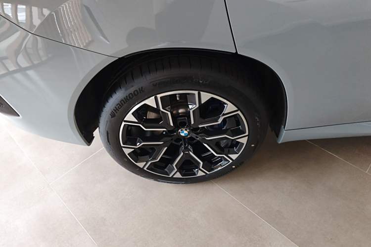 Used BMW X3 2025 xDrive30L Luxury Edition M Sport Package Right Rear Wheel Hub