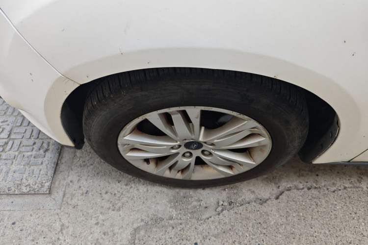 Used Ford Focus 2012 Sedan 1.6L Manual Comfort Model Left Front Wheel Hub