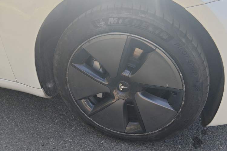 Used Tesla Model 3 2021 Standard Range Rear-Drive Upgraded Version Right Front Wheel Hub