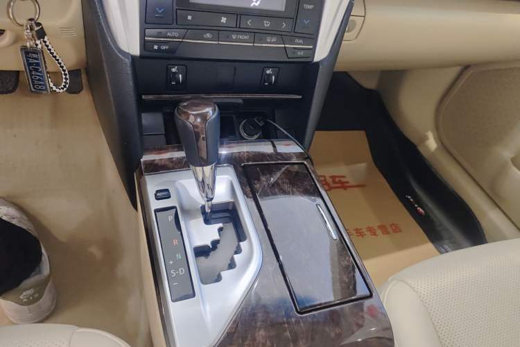 Used Toyota Camry 2015 2.0G Premier Edition Gear Lever