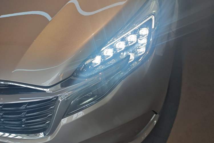 Used Buick GL8 2022 ES Landtrek 653T Luxury Edition