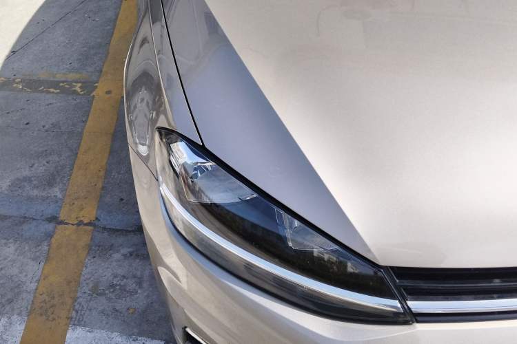 Used Volkswagen Golf 2018 1.6L Automatic Comfort Model Right Front Headlight