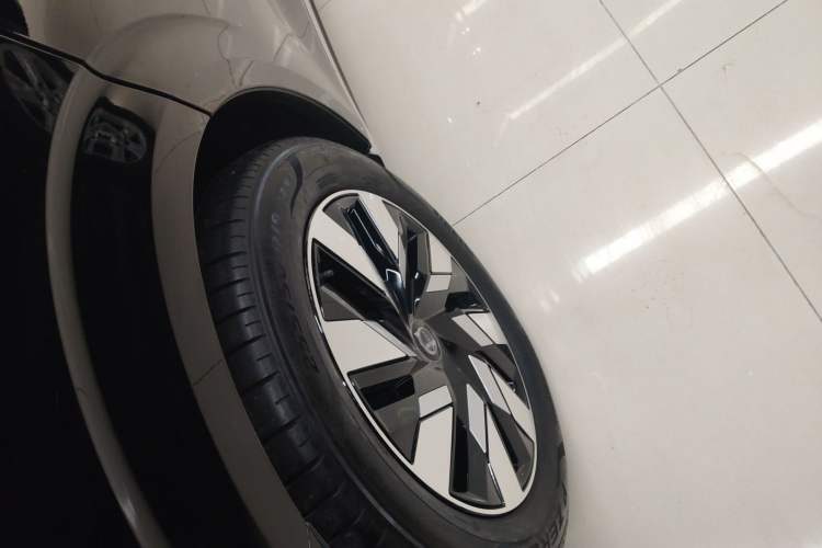 Used Volvo EM90 2025 Ultra Six-Seater