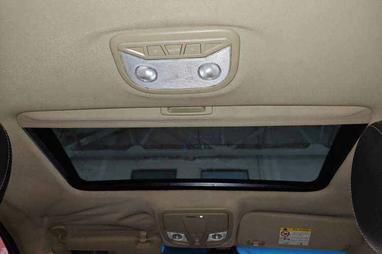 Used Geely Auto Emgrand 2017 Sedan Million Edition 1.5L Manual Upward Connect Version Headliner