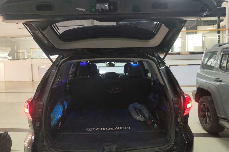 Used Toyota Highlander 2018 2.0T Four-Wheel Drive Luxury Version 7 Seats China VI Standard
