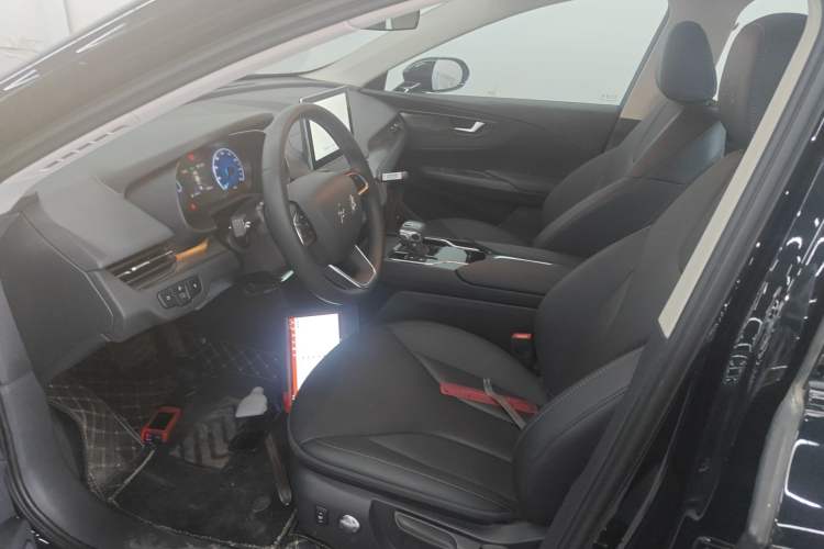 Used Hongqi E-QM5 2023 Base Travel Edition
