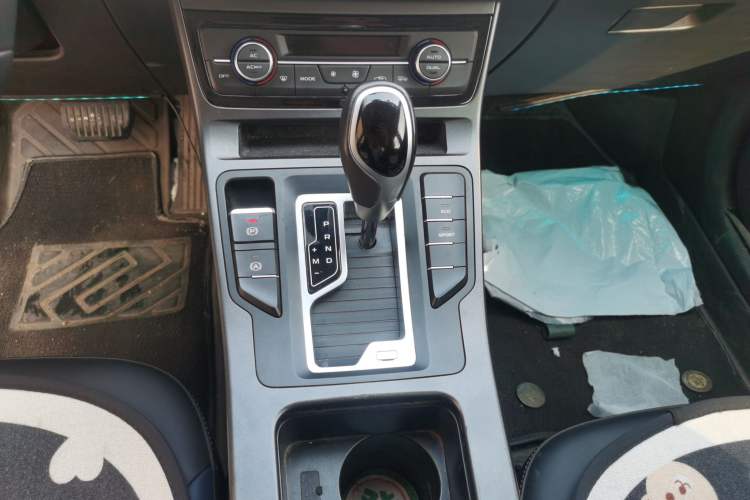 Used Geely Auto Emgrand GL 2021 UP 1.4T CVT Luxury Edition Gear Lever