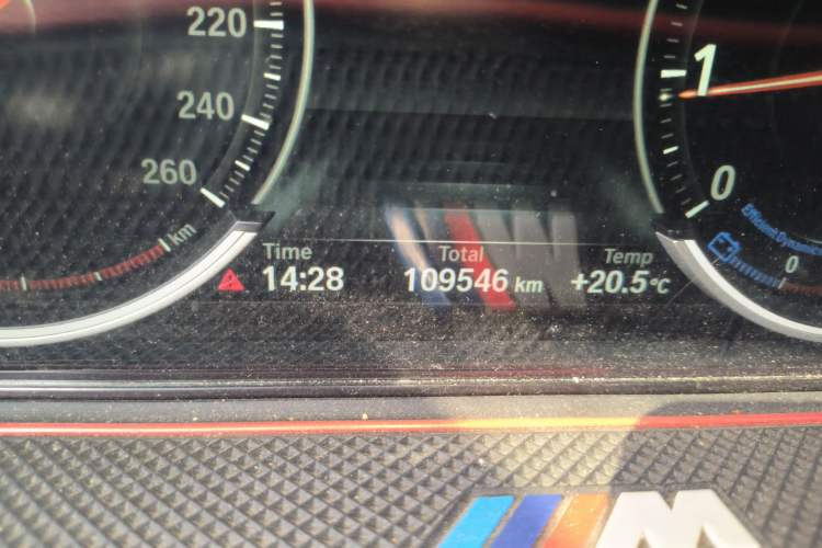 Used BMW 5 Series 2017 525Li Luxury Design Package Odometer Close Up