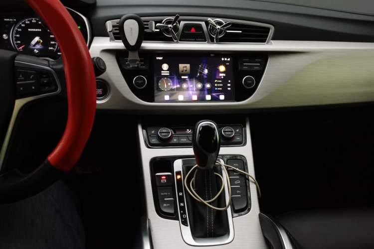 Used Geely Auto Emgrand X7 Sport 2018 1.8TD Automatic Two-Wheel Drive Smart Connect 4G Internet Edition
