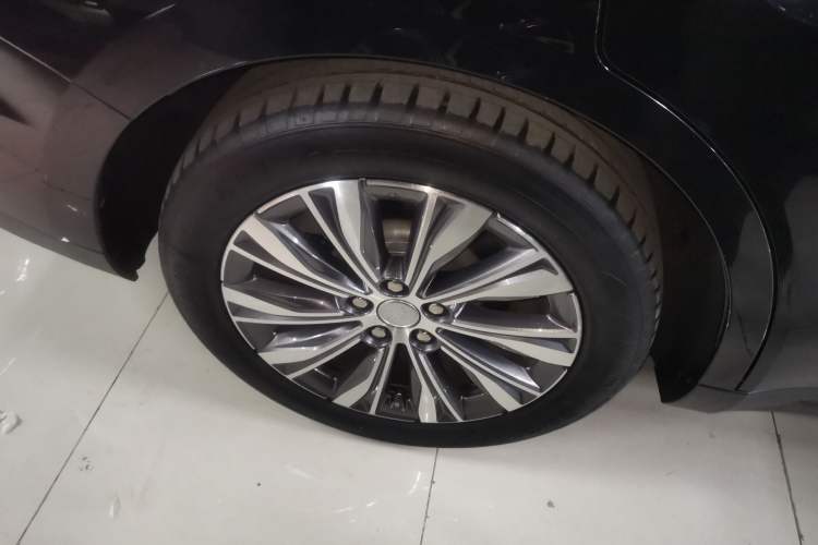 Used Hongqi E-QM5 2022 431 km Charge & Enjoy Edition
