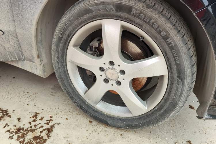 Used Mercedes-Benz R-Class 2014 R 320 4MATIC Luxury Model Right Front Wheel Hub