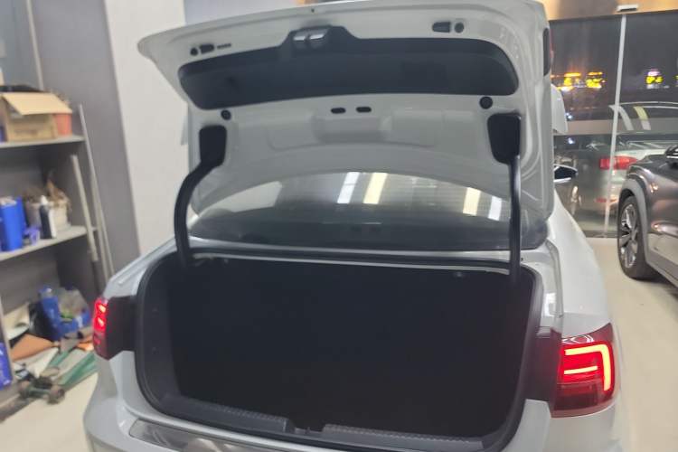 Used Volkswagen Sagitar 2016 2.0 TSI GLI Trunk