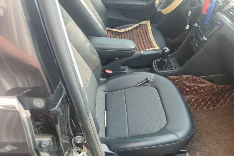 Used Volkswagen Santana 2015 1.6L Manual Comfort Edition Right Front Seat