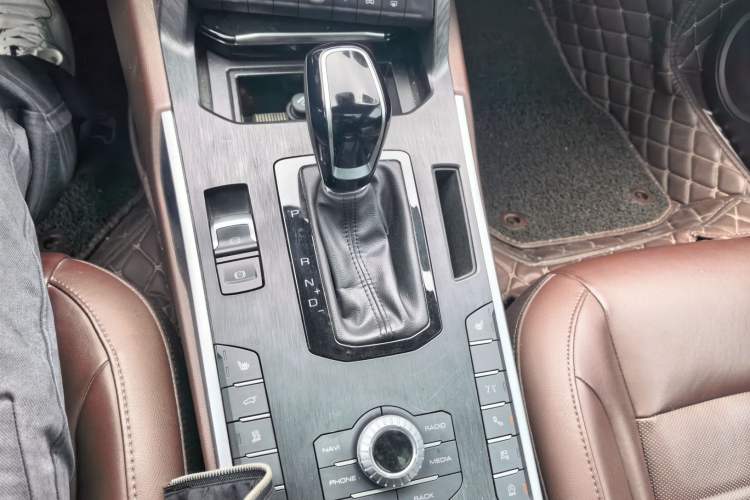 Used Wey VV7 2017 2.0T Flagship Model Gear Lever