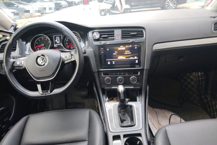 Used Volkswagen Golf 2020 Zhiai Edition 200TSI DSG Comfortable & Ambitious Version
