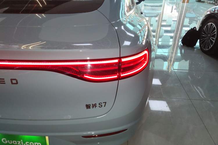 Used Hima Luxeed S7 2025 785 km Ultra
