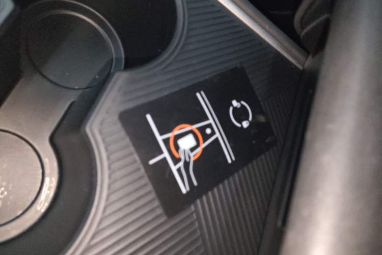 Used Tesla Model 3 2022 Rear-Wheel-Drive Version Interior 1